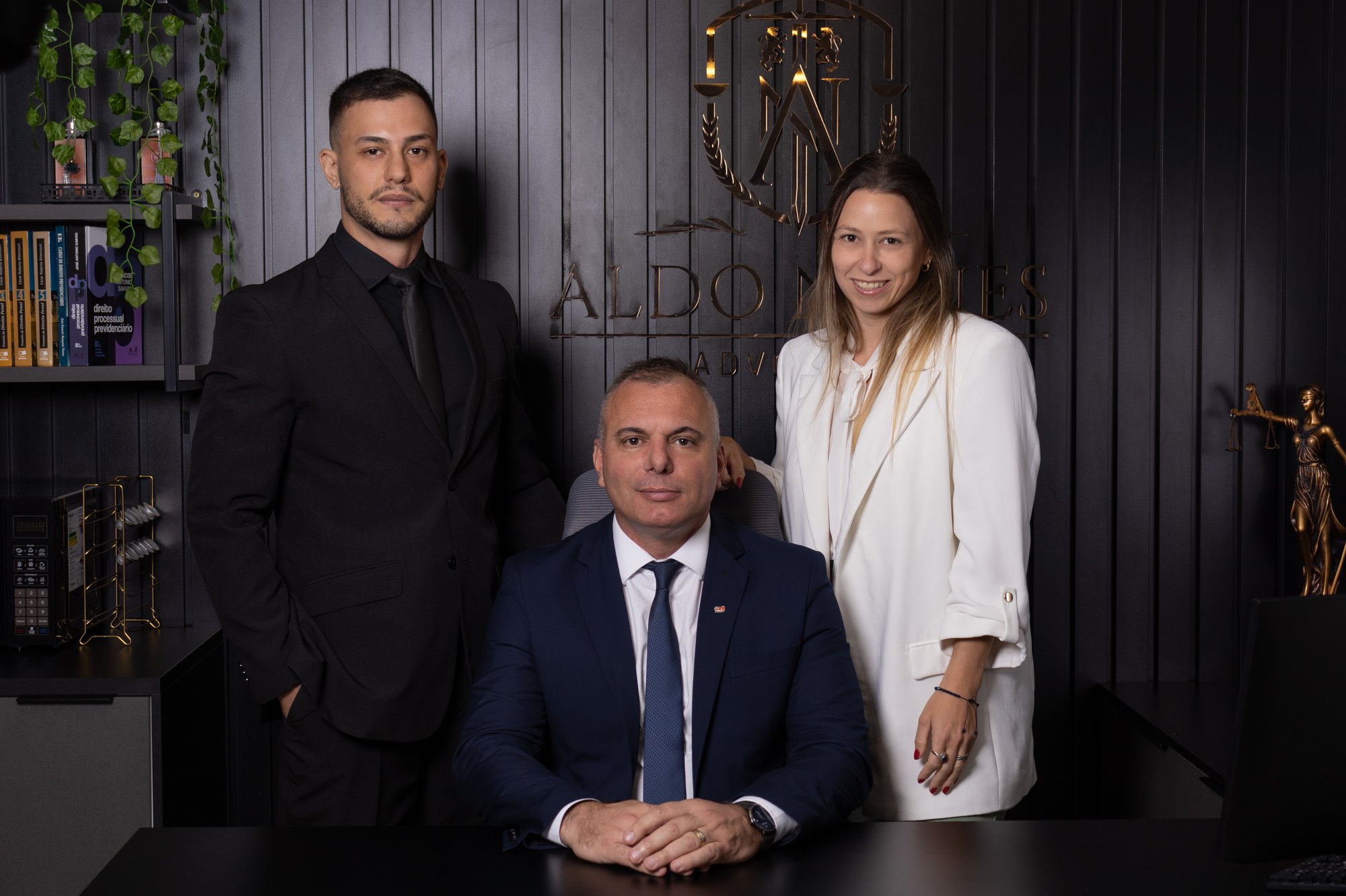 Dr. Aldo Nunes e equipe no escritório em Florianópolis